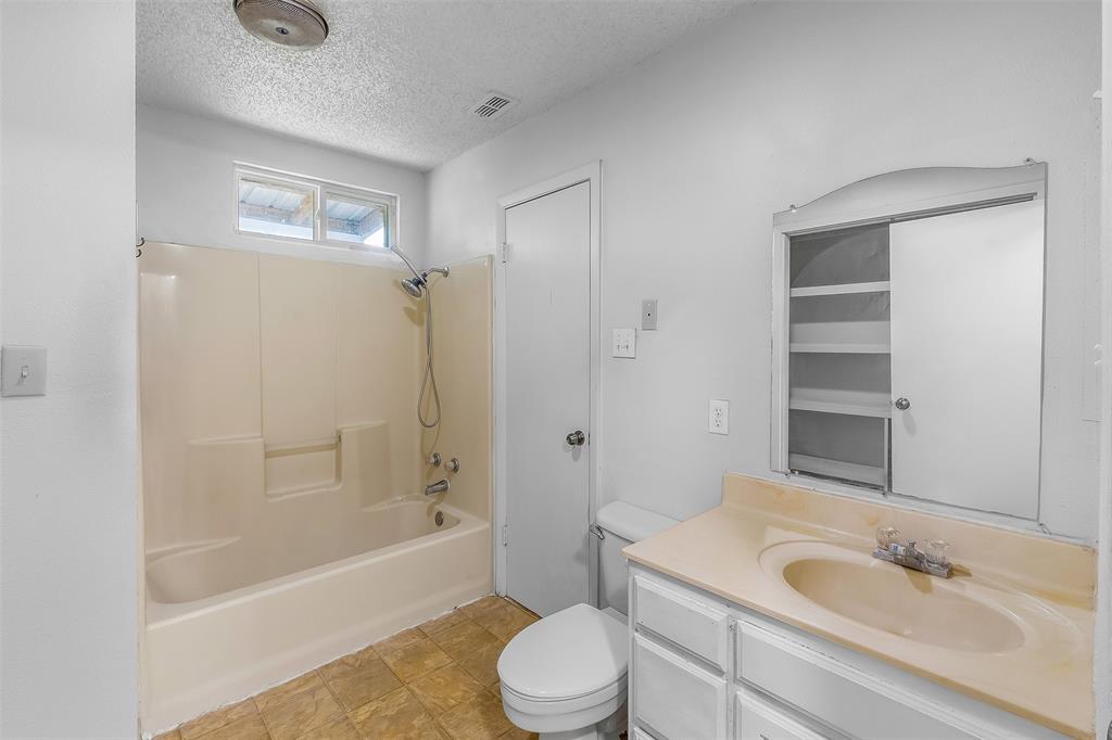 S2600 CITY ADDITION;, BLOCK 127;, LOT 4B - Residential