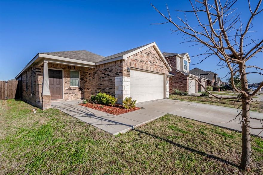 This home is located in the master planned Travis Ranch community with tons of amenities! The home offers a gorgeous open concept with 3 bedrooms and a study that can be used as a 4th bedroom or flex room! Granite counters and stainless appliances highlight the light and bright eat in kitchen.  This Pulte Home was built in 2019 and is in a growing community, with the elementary just up the street and shopping centers minutes away and quick access to the highways!