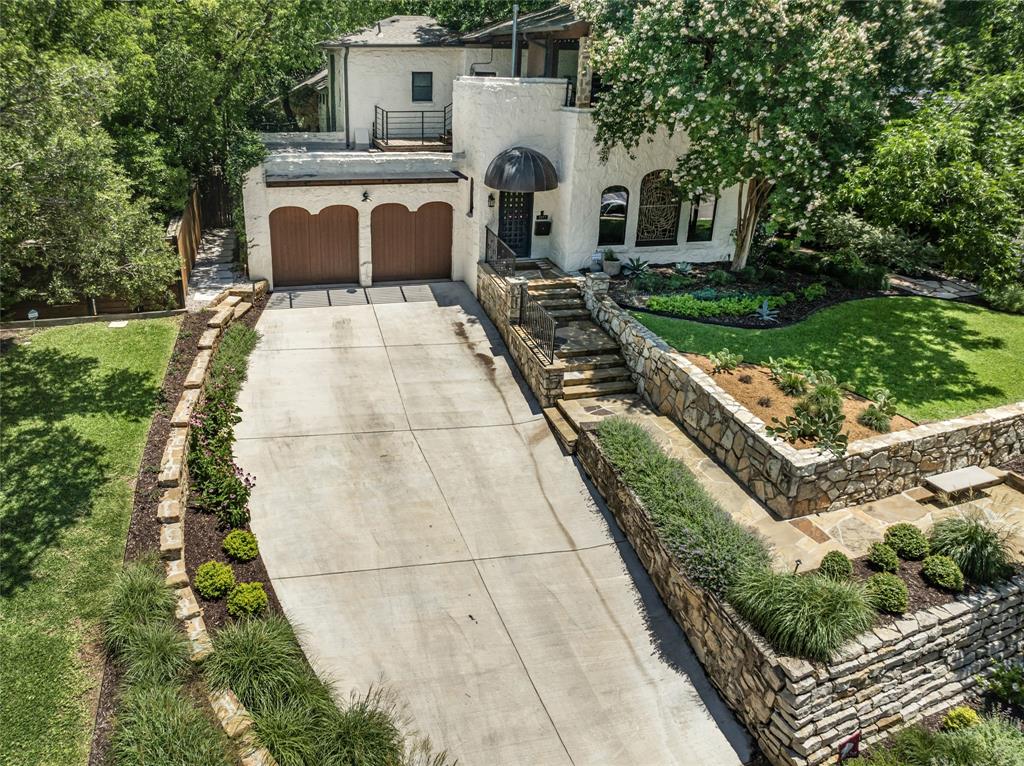 3177 Westcliff Road W