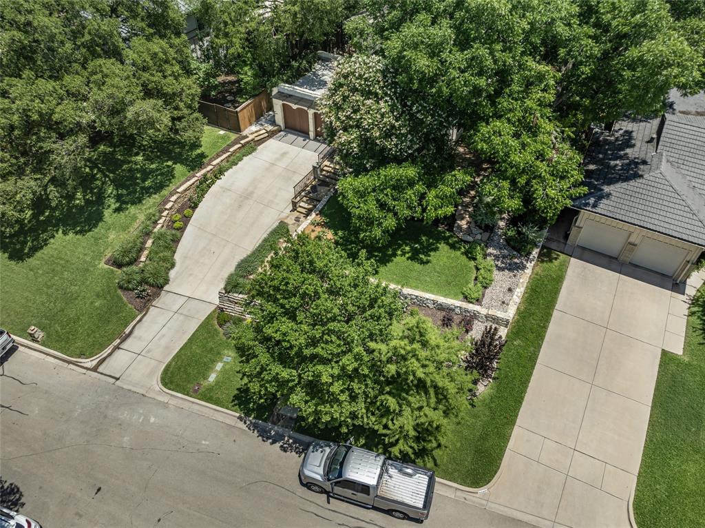 3177 Westcliff Road W