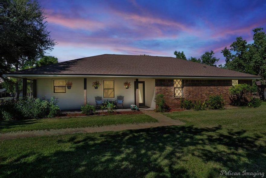 COMPLETE REMODEL IN BENTON SCHOOL DISTRICT!! BEAUTIFUL TREE LINED DOUBLE CORNER LOT, COMPLETELY PRIVACY FENCED. HUGE COVERED PATIO FOR ENTERTAINING GUESTS! LOTS OF EXTRA PARKING WITH DOUBLE GATE ON SIDE OF BACKYARD. FRESH PAINT INSIDE AND OUT, NEW FLOORS, PRIVATE PRIMARY SUITE, NEW FIXTURES, NEW LIGHTING, NEWLY TILED PRIMARY SHOWER. PATIO PAINTED WITH NON SLIP FLOORING PAINT. 


THIS HOME DOES QUALIFY FOR ZERO DOWN RURAL DEVELOPMENT LOAN!! NO HOA FEES! 
***ALL INFORMATION BELIEVED TO BE CORRECT. BUYER AND BUYER'S AGENT SHOULD VERIFY
***OWNER AGENT***