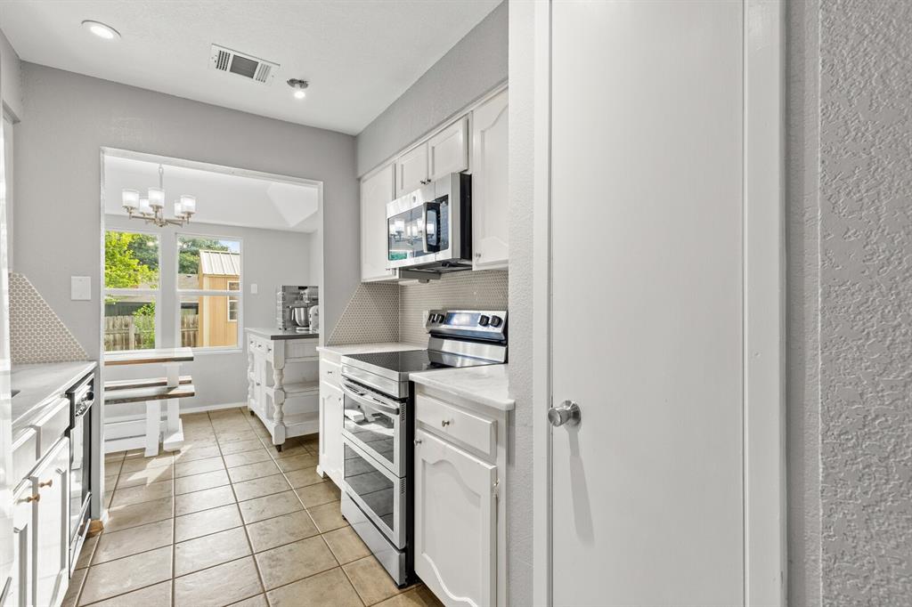 2212 Skylark Drive