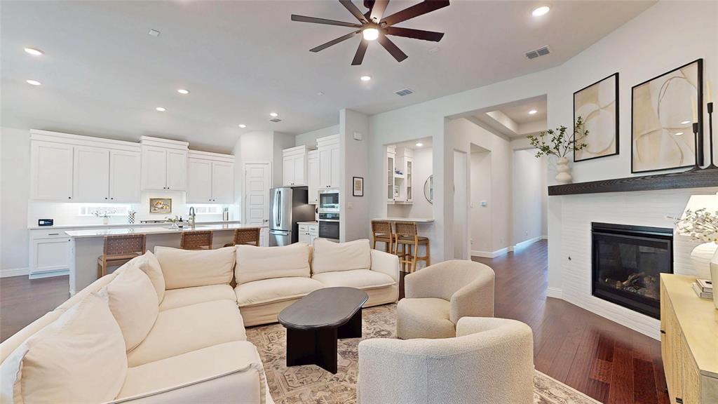 7212 Redwood Road