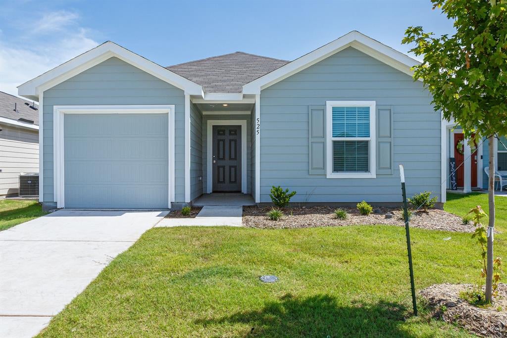 Photo of 525 Dashwood Drive, Princeton, TX 75407 (MLS # 21307494)