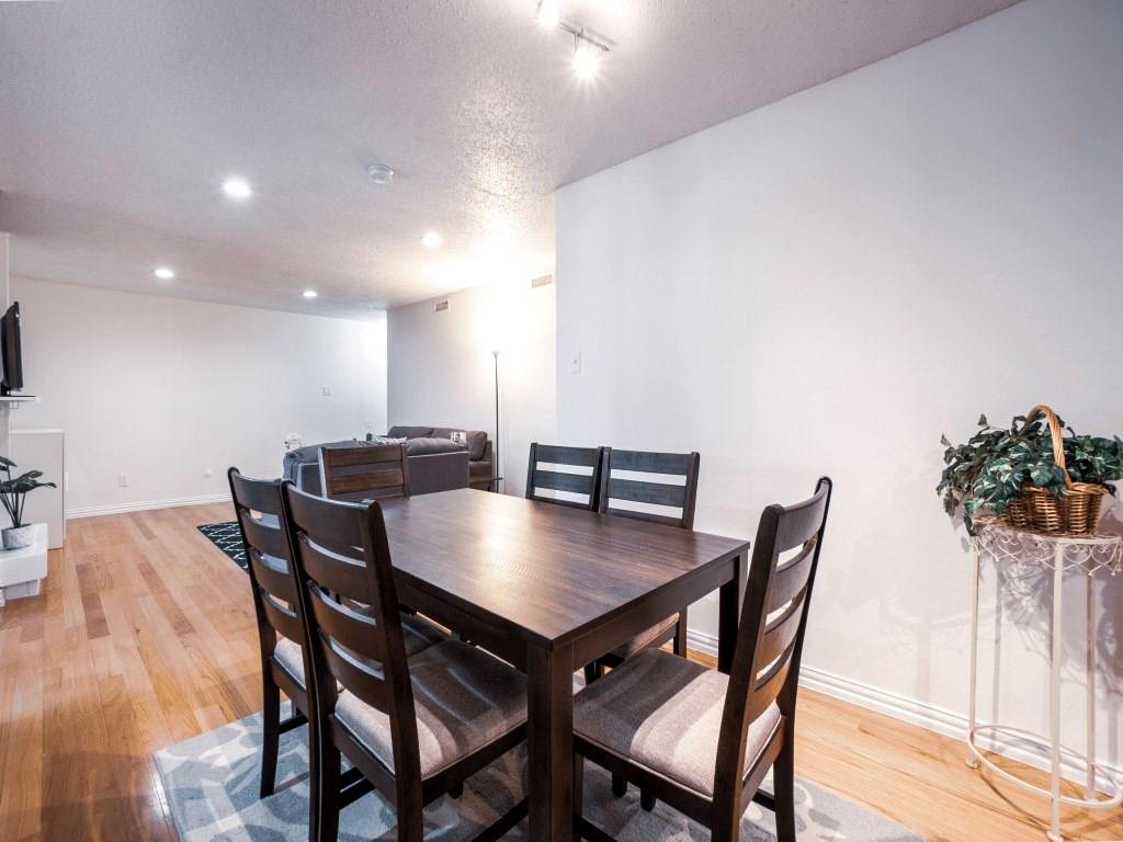 Arrangement Condo - Residential