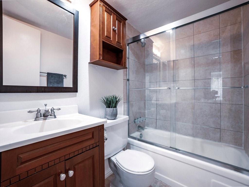 Arrangement Condo - Residential