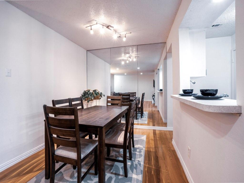 Arrangement Condo - Residential