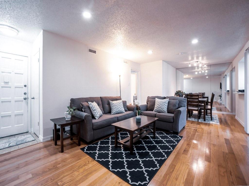 Arrangement Condo - Residential