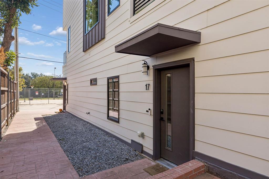 Photo of 2450 N Garrett Avenue #17, Dallas, TX 75206 (MLS # 21421113)
