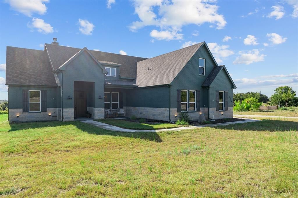 Photo of 2100 Shady Grove Road, Weatherford, TX 76088 (MLS # 21194053)