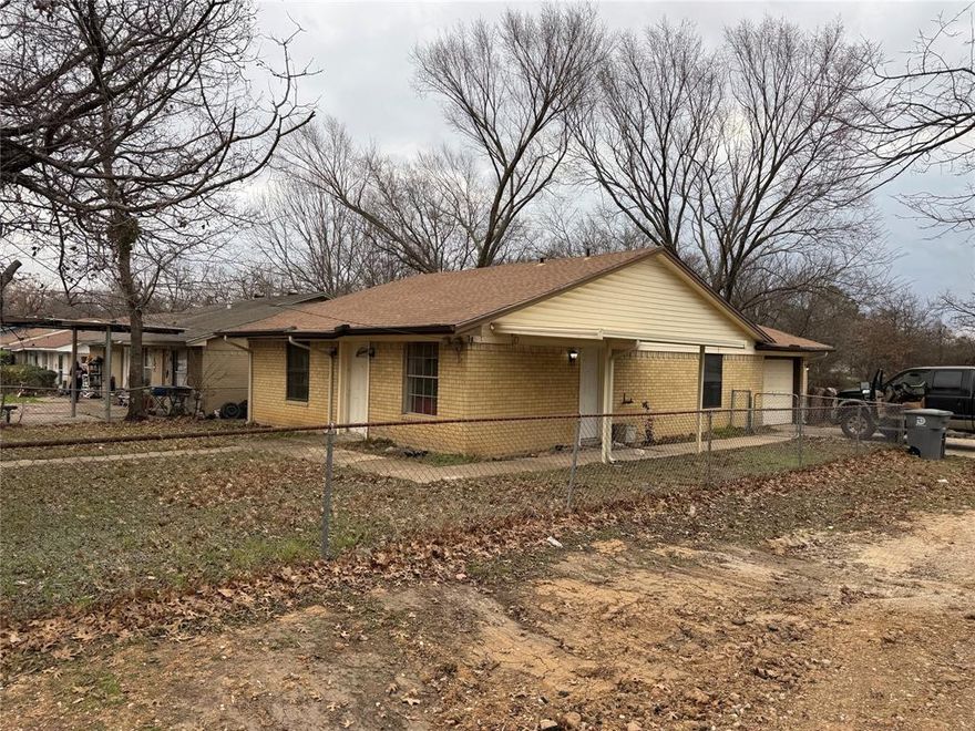 This is a nice neighborhood,, right on the outer edge of Dallas city limits.  Close to down town, shopping, and major freeways.
 Good schools. New City drainage, and utilities.
