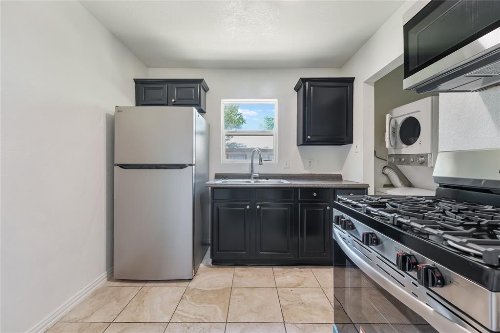2404-2406 Colony Court