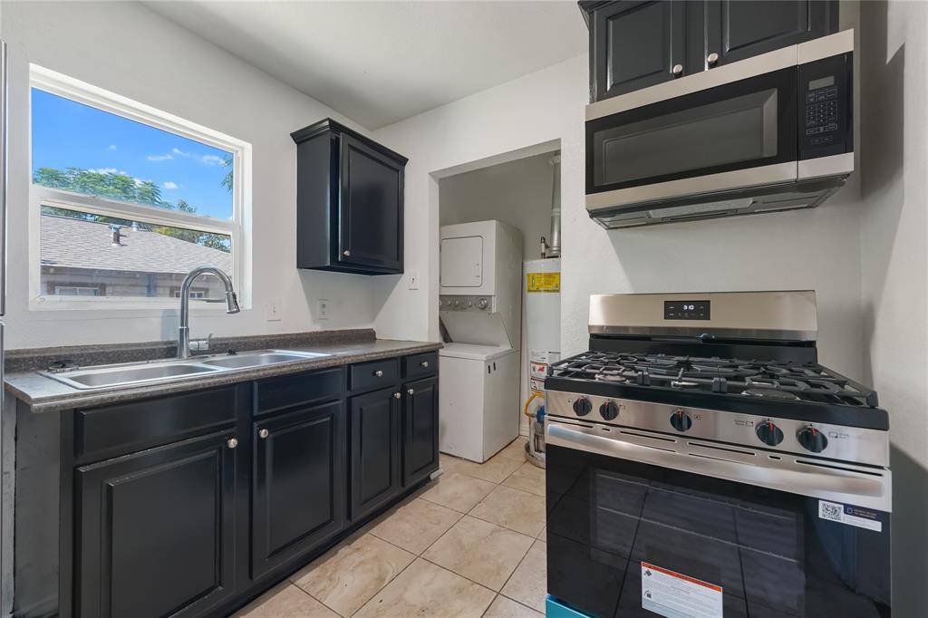 2404-2406 Colony Court