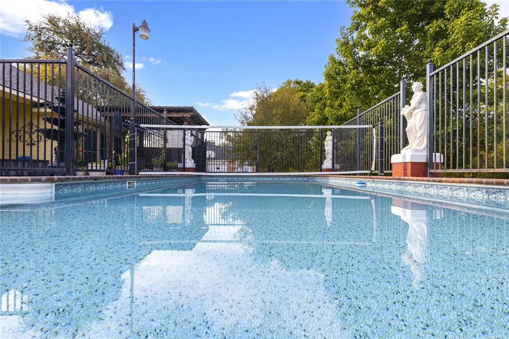 1315 Red Oak Circle