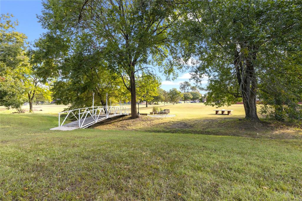 1315 Red Oak Circle