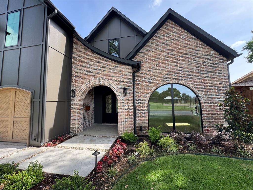 10140 Lakemere Drive