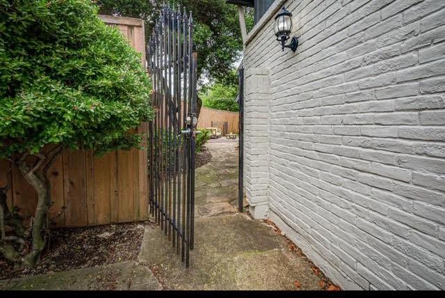 6398 Abrams Court