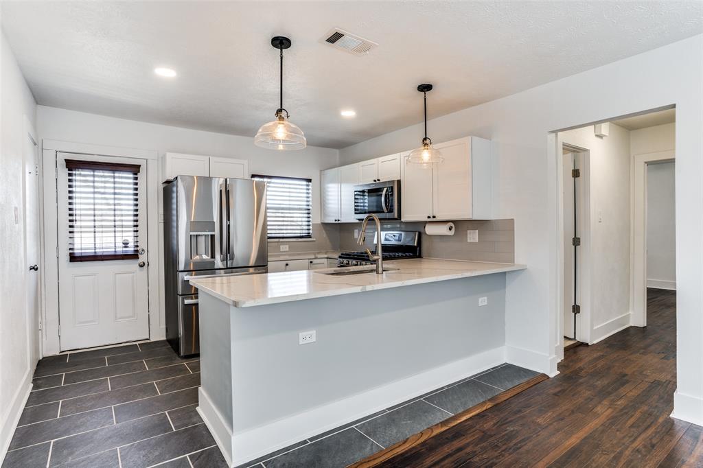 2837 Cherrywood Avenue