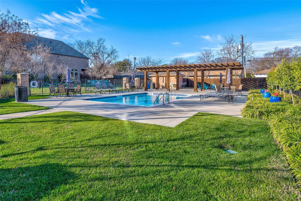 Villas Lk Hlnds Add - Residential