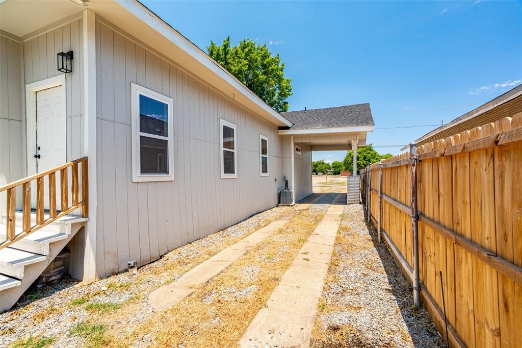 810 W 10th Street