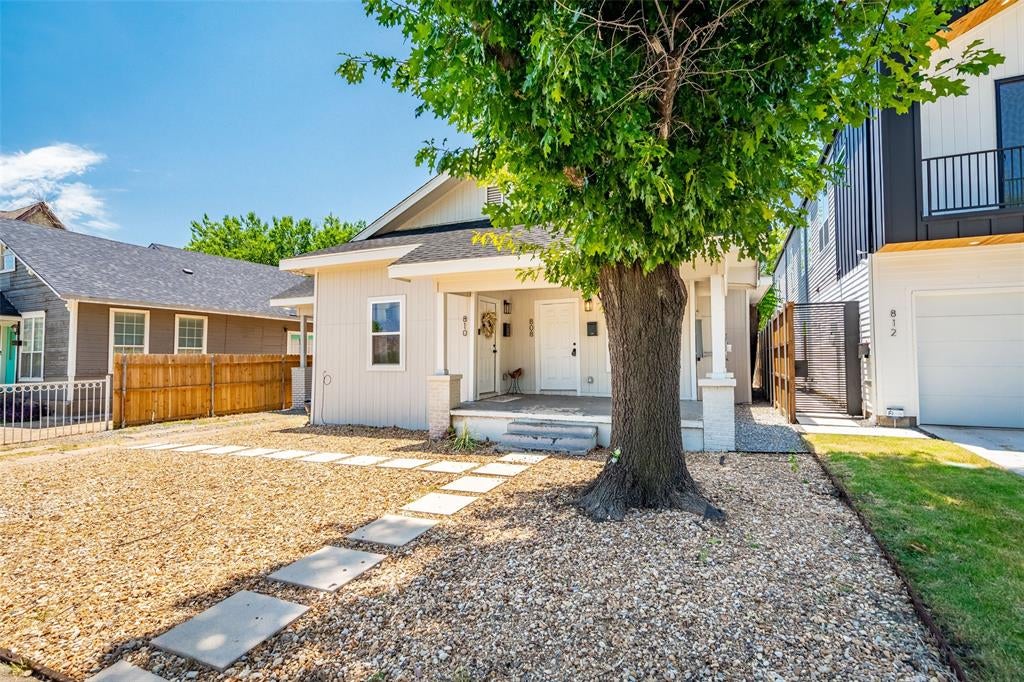 810 W 10th Street