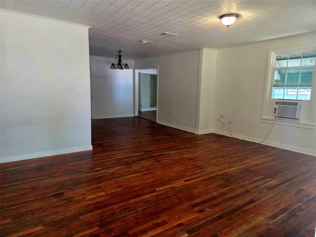 Orig Town Of Wolfe City - Residential