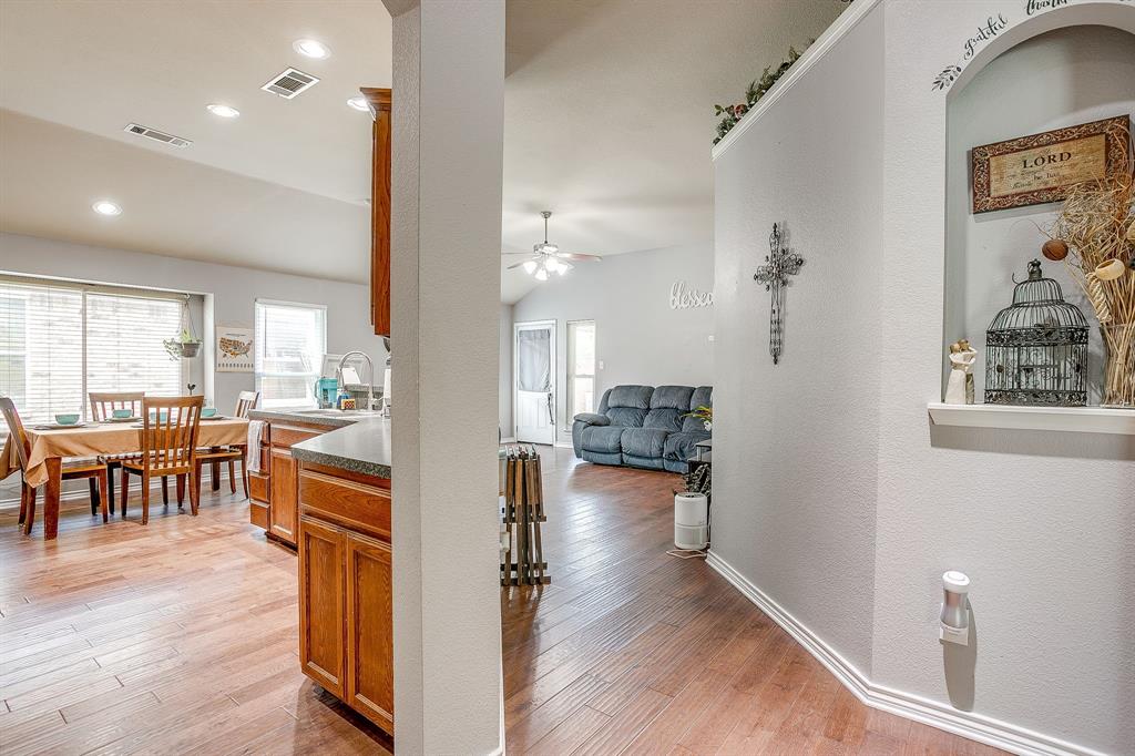 3321 Royal Crest Drive