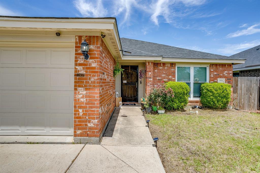 3321 Royal Crest Drive