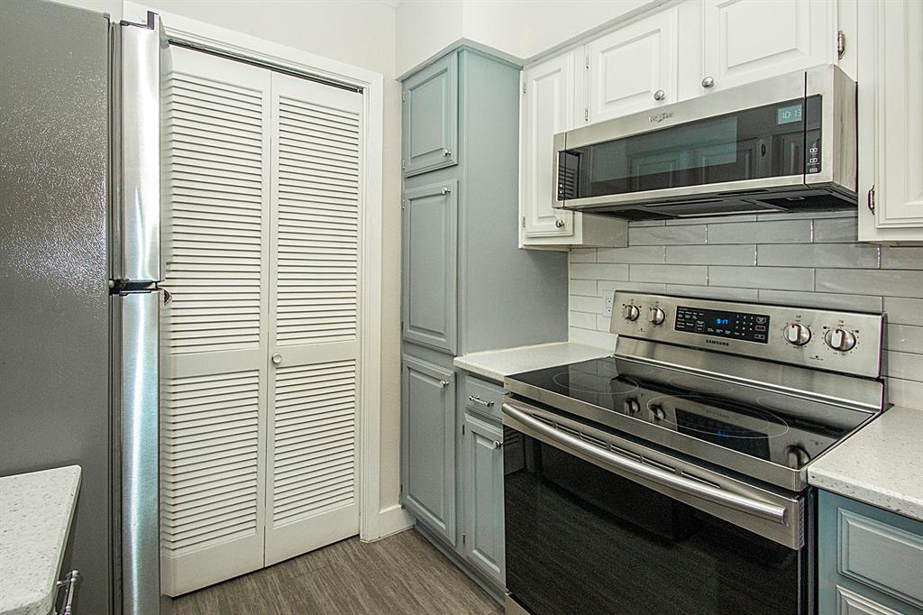 Chasewood Oaks Condo - Residential
