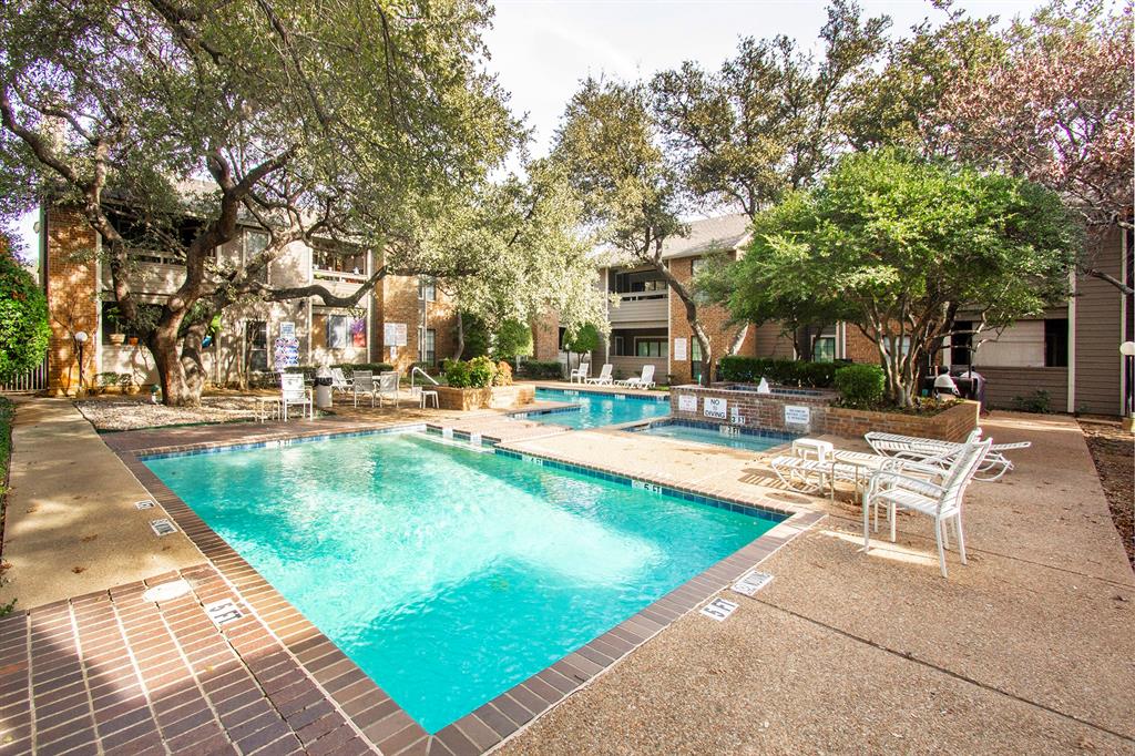 Chasewood Oaks Condo - Residential
