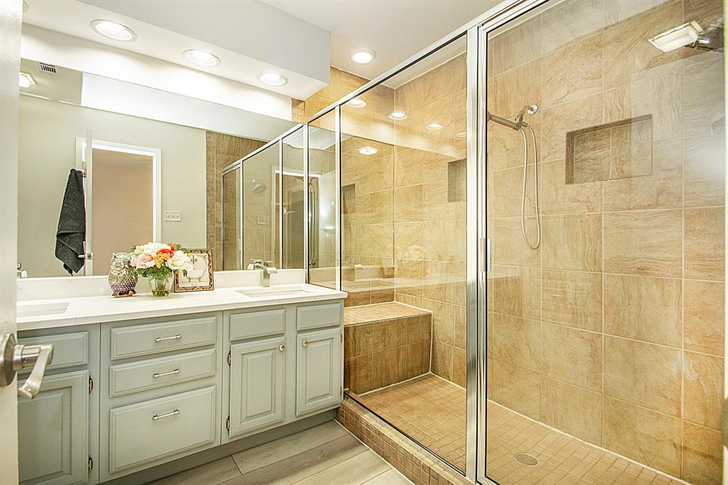 Chasewood Oaks Condo - Residential