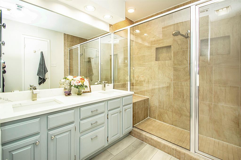 Chasewood Oaks Condo - Residential