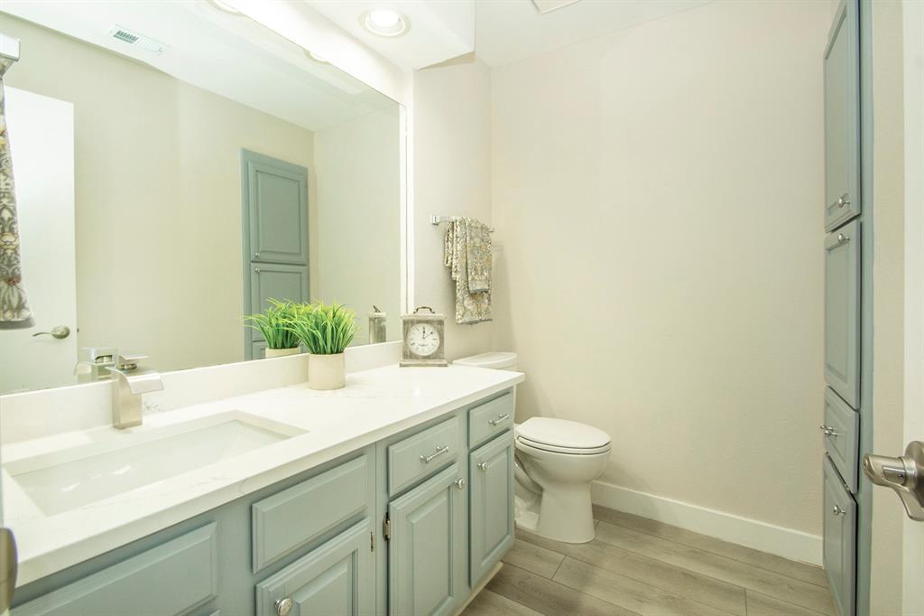 Chasewood Oaks Condo - Residential