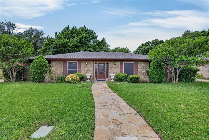 Welcome to this beautifully located home in Arlington, where comfort meets convenience in one of the area’s most desirable communities. Perfectly situated near highly rated schools, this property is ideal for anyone looking to enjoy both quality education and a vibrant lifestyle. Step outside and you’ll find no shortage of things to do—whether it’s dining at popular local restaurants, exploring nearby parks and trails, or taking advantage of Arlington’s renowned entertainment options, everything you need is just minutes away. With easy access to shopping, major highways, and attractions, this home offers the perfect balance of suburban tranquility and city excitement. Inside, you’ll discover a warm and inviting space designed for both everyday living and entertaining. Whether you’re hosting guests or enjoying a quiet night in, this home provides the versatility and comfort you’ve been looking for. Don’t miss the opportunity to live in a prime Arlington location with great schools and endless amenities right at your doorstep.