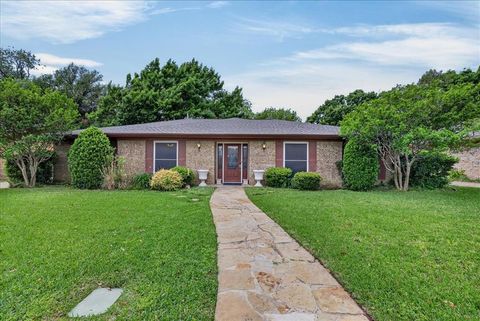 Photo of 1808 E Cedar Elm Drive, Arlington, TX 76012 (MLS # 21243942)