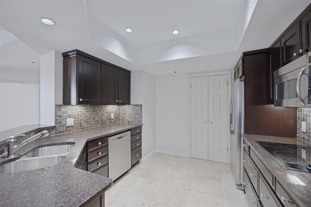5909 Luther Lane 1100