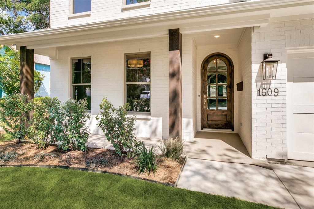 1609 Belle Place