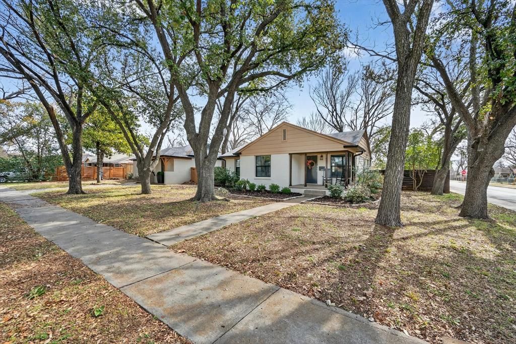 Photo of 3802 Gaspar Drive, Dallas, TX 75220 (MLS # 21184924)