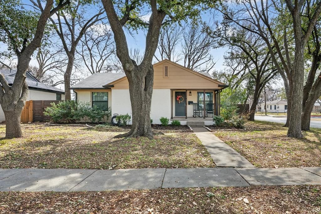 Photo of 3802 Gaspar Drive, Dallas, TX 75220 (MLS # 21184924)