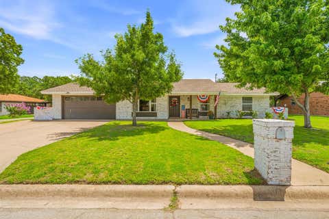 Photo of 977 Mockingbird Street, Stephenville, TX 76401 (MLS # 21313066)