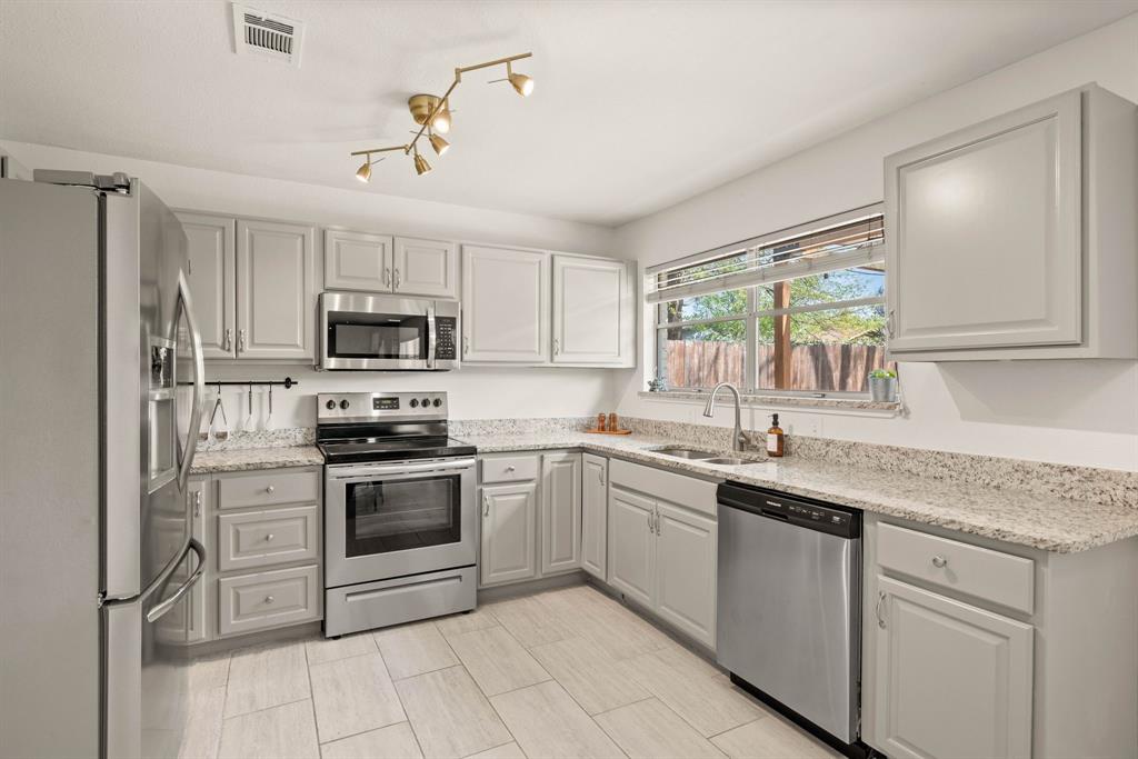 Bedford, Texas 76021, United States, 4 Bedrooms Bedrooms, ,2 BathroomsBathrooms,Residential,Pending,105941