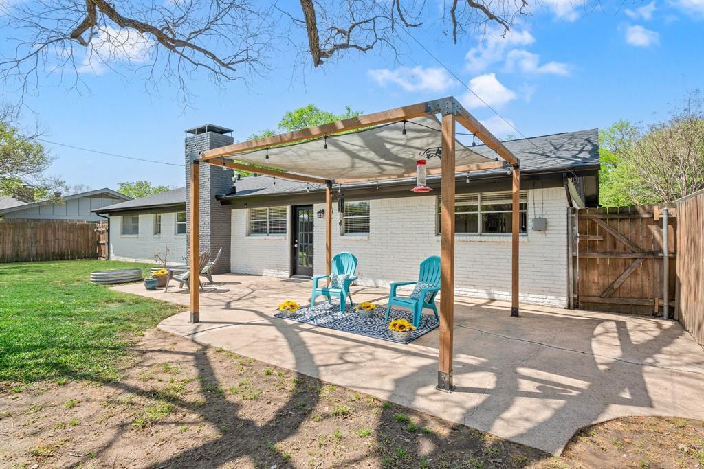 Bedford, Texas 76021, United States, 4 Bedrooms Bedrooms, ,2 BathroomsBathrooms,Residential,Pending,105941