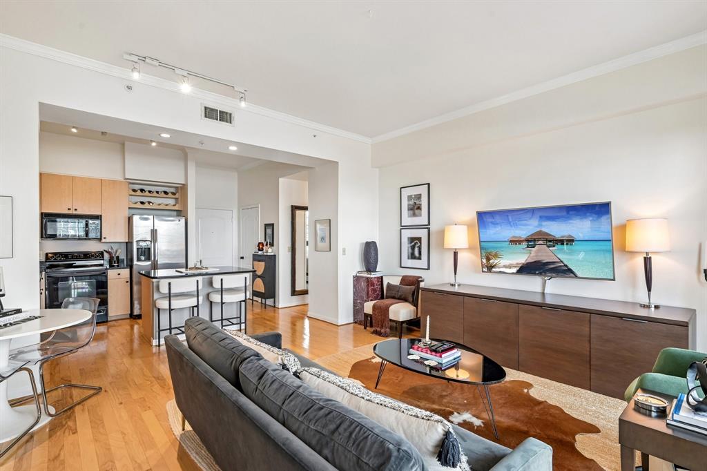 3225 Turtle Creek Boulevard 914