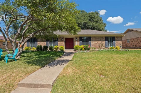 Photo of 906 Loganwood Avenue, Richardson, TX 75080 (MLS # 21387225)