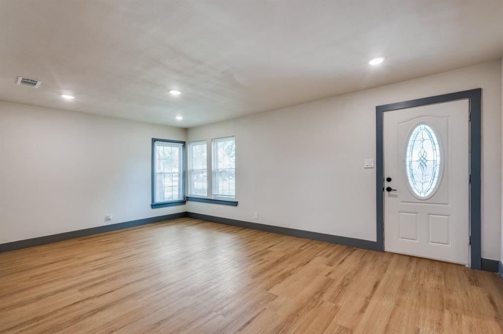 3370 W Boyce Avenue