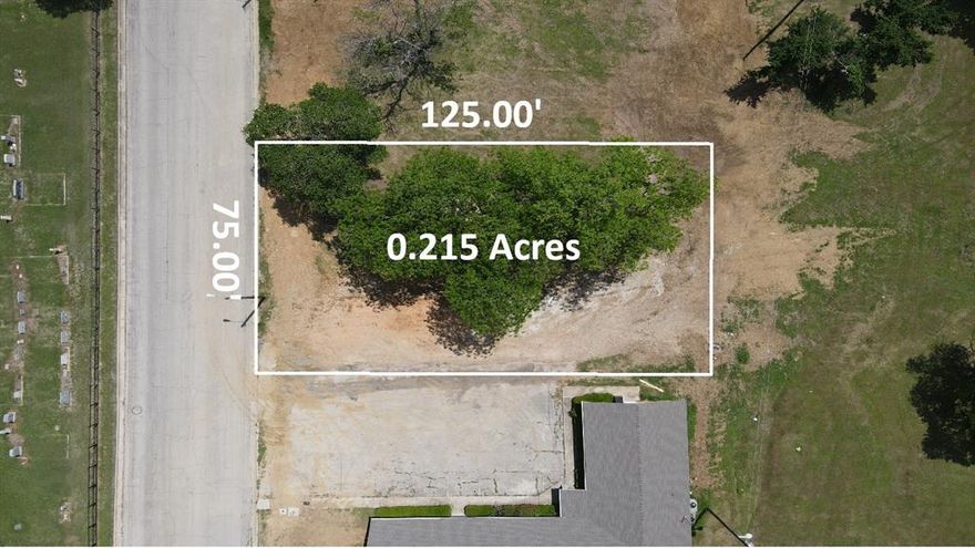 *** Shovel Ready*** Water and Sewer Taps have been installed! Bring your builder and envision the possibilities on this spacious 0.215-acre in-town lot with a large shop-outbuilding already present. Ideally located near Edison Park and Highway 82, the property offers convenient access to shopping, dining, and retail in Gainesville, while maintaining a peaceful setting. This property presents a unique opportunity to create your dream home or expand your investment portfolio in a market experiencing steady growth. Enjoy the balance of tranquility and accessibility—just minutes from local amenities and less than a 10-minute drive to Winstar Casino. Whether you're planning a custom build or seeking a strategic investment, this lot provides the foundation in a community poised for continued development and opportunity. Buyer and buyer’s agent to verify all information.