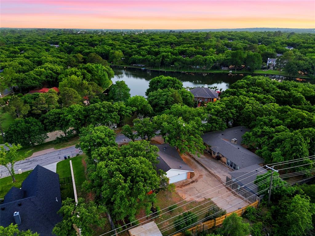 2907 Lakeshore Court