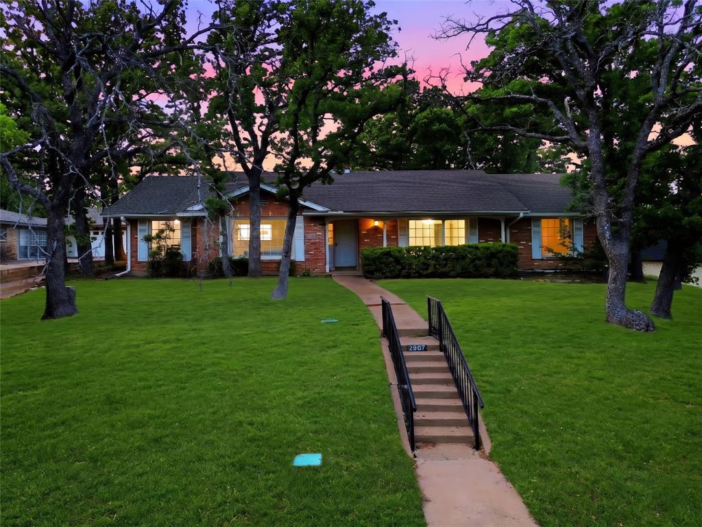 2907 Lakeshore Court