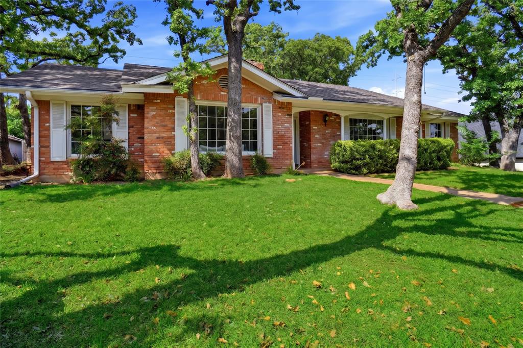 2907 Lakeshore Court