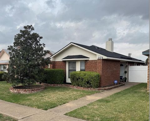 Photo of 209 Overland Trail, Mesquite, TX 75149 (MLS # 21208603)